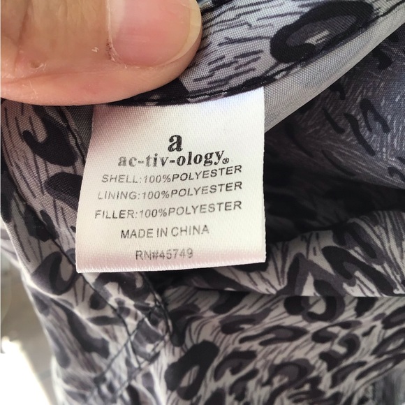 Womens Activology REVERSIBLE Small Quilt Puffer Vest Zip Black/gray Animal Print - Picture 7 of 16